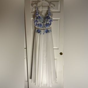 ❌❌SOLD❌❌B-Smart Embellished Formal Gown Size 5